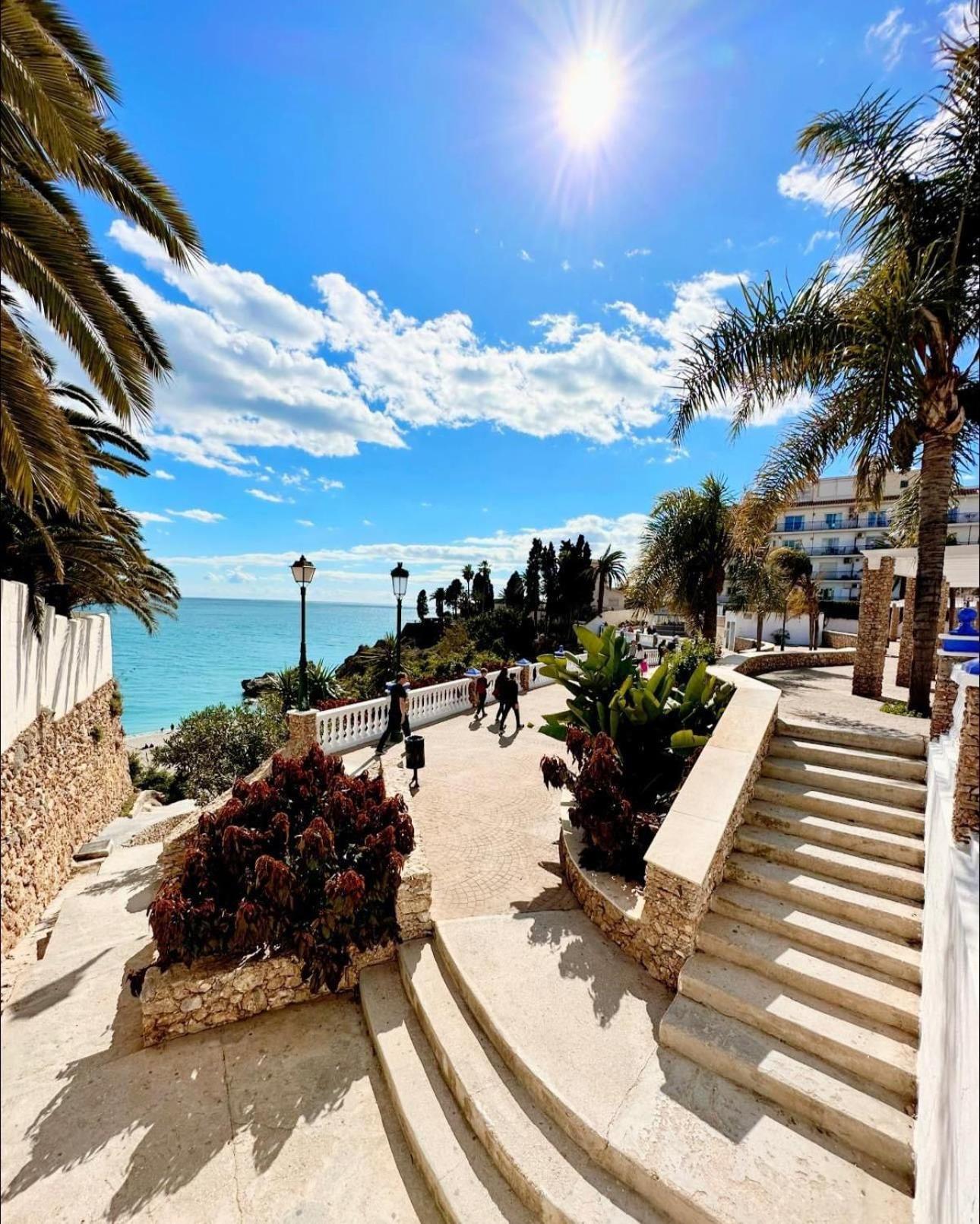 Hostal Montys Nerja Exterior photo