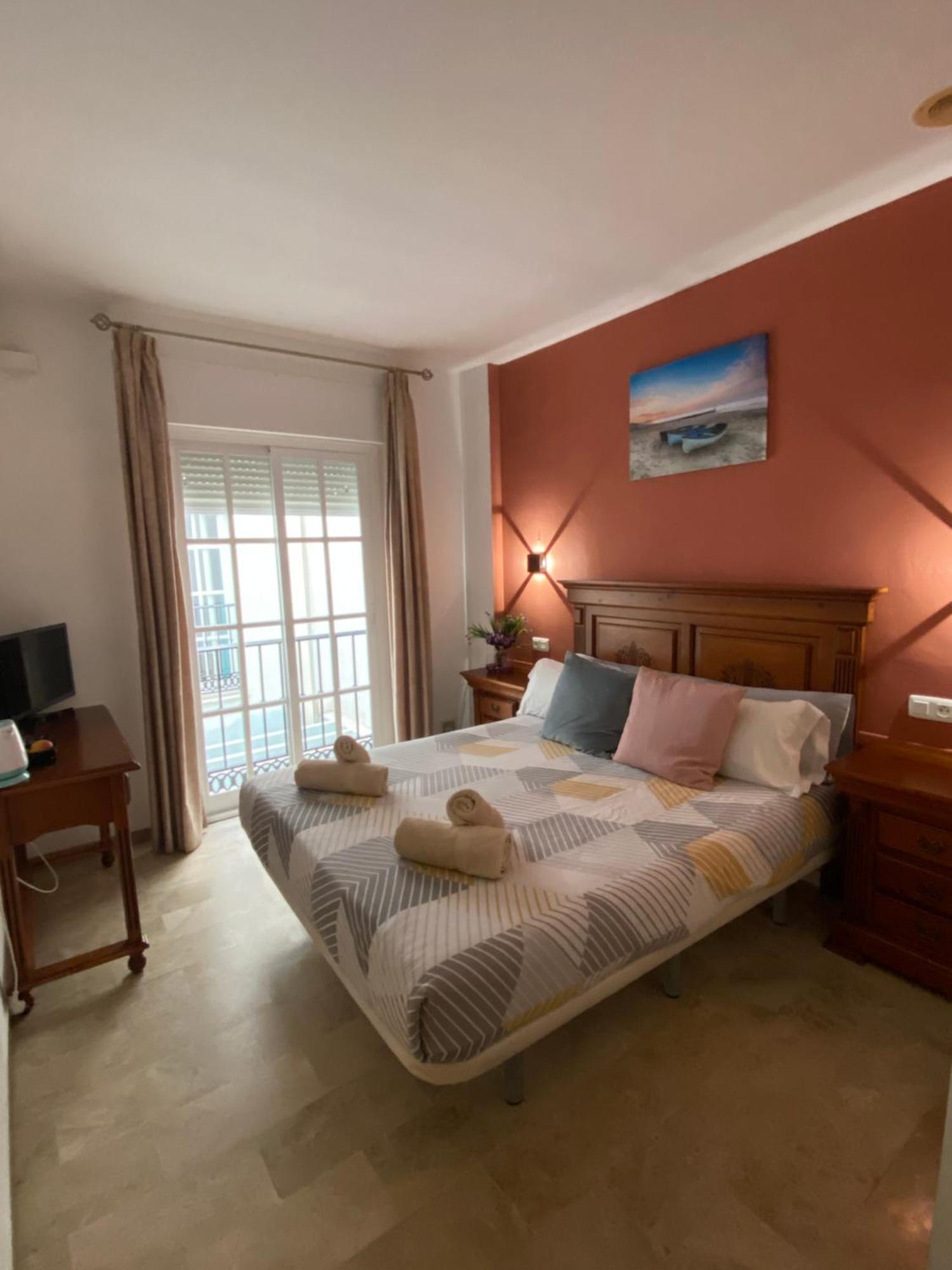 Hostal Montys Nerja Exterior photo