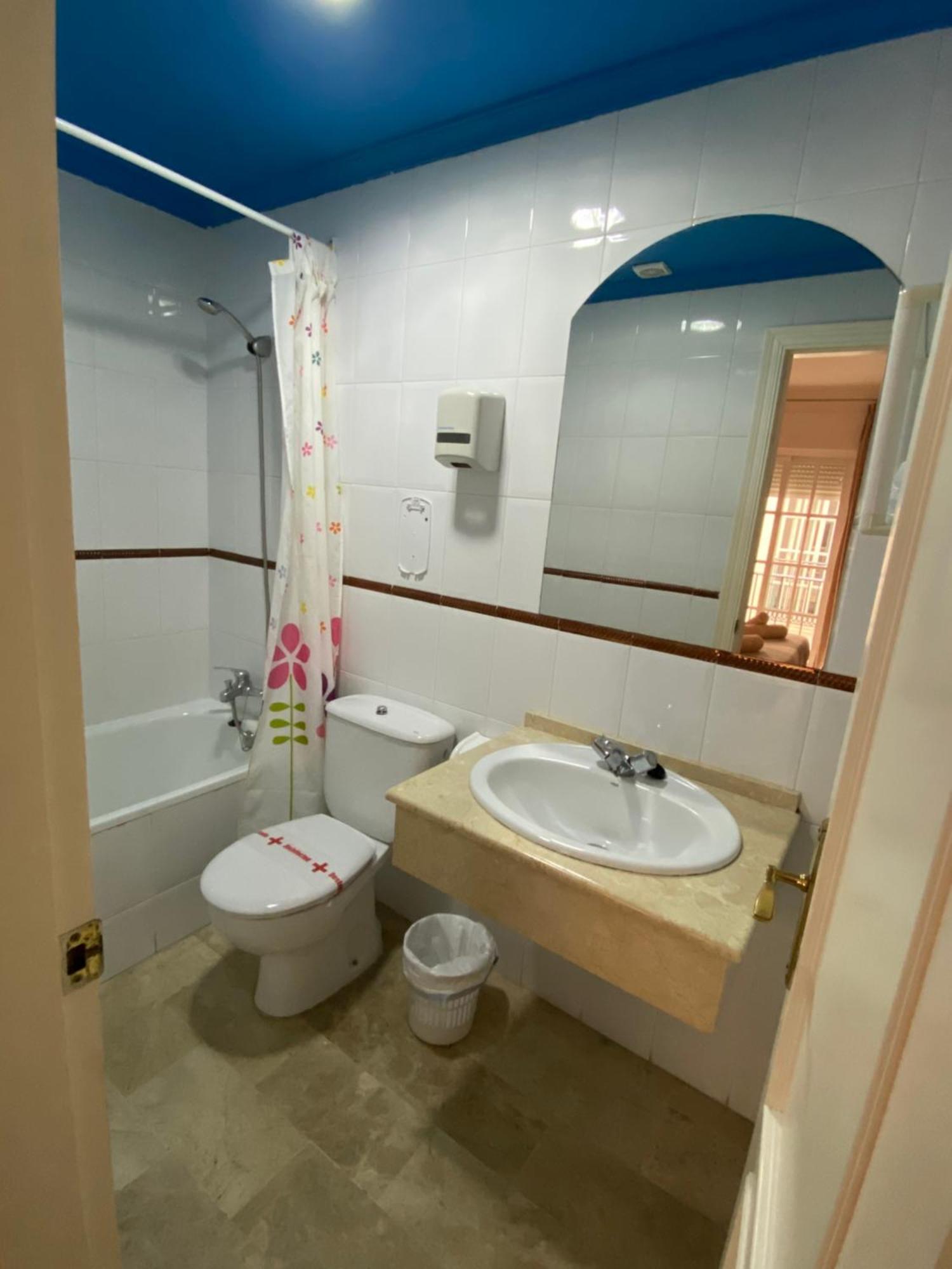 Hostal Montys Nerja Exterior photo